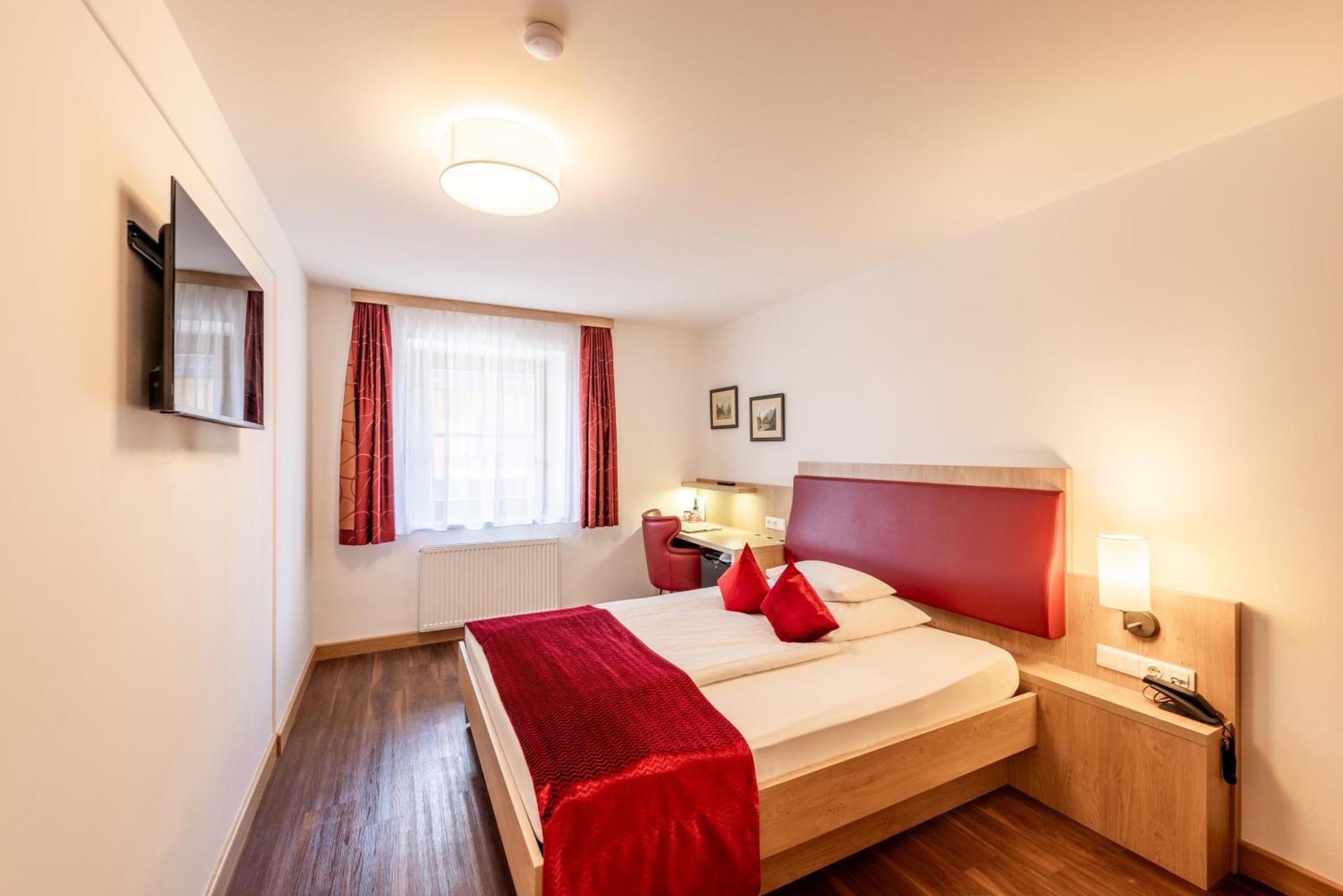 Gastagwirt Hotel Eugendorf Buitenkant foto